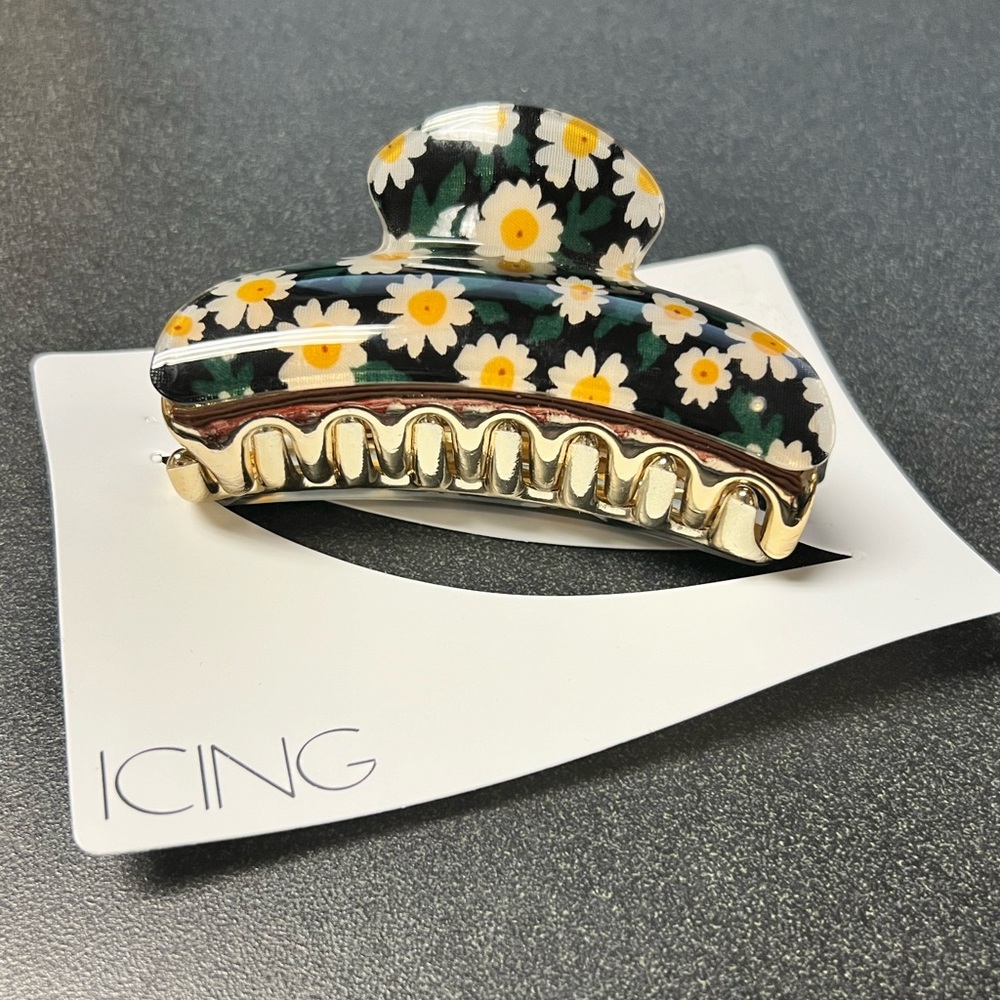 Small daisy printed hair clip